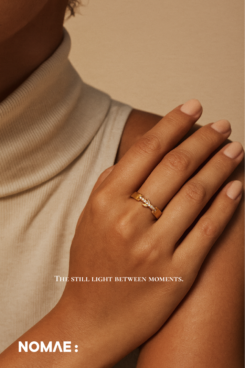 LUNE RING — The Poise of Light and Motion